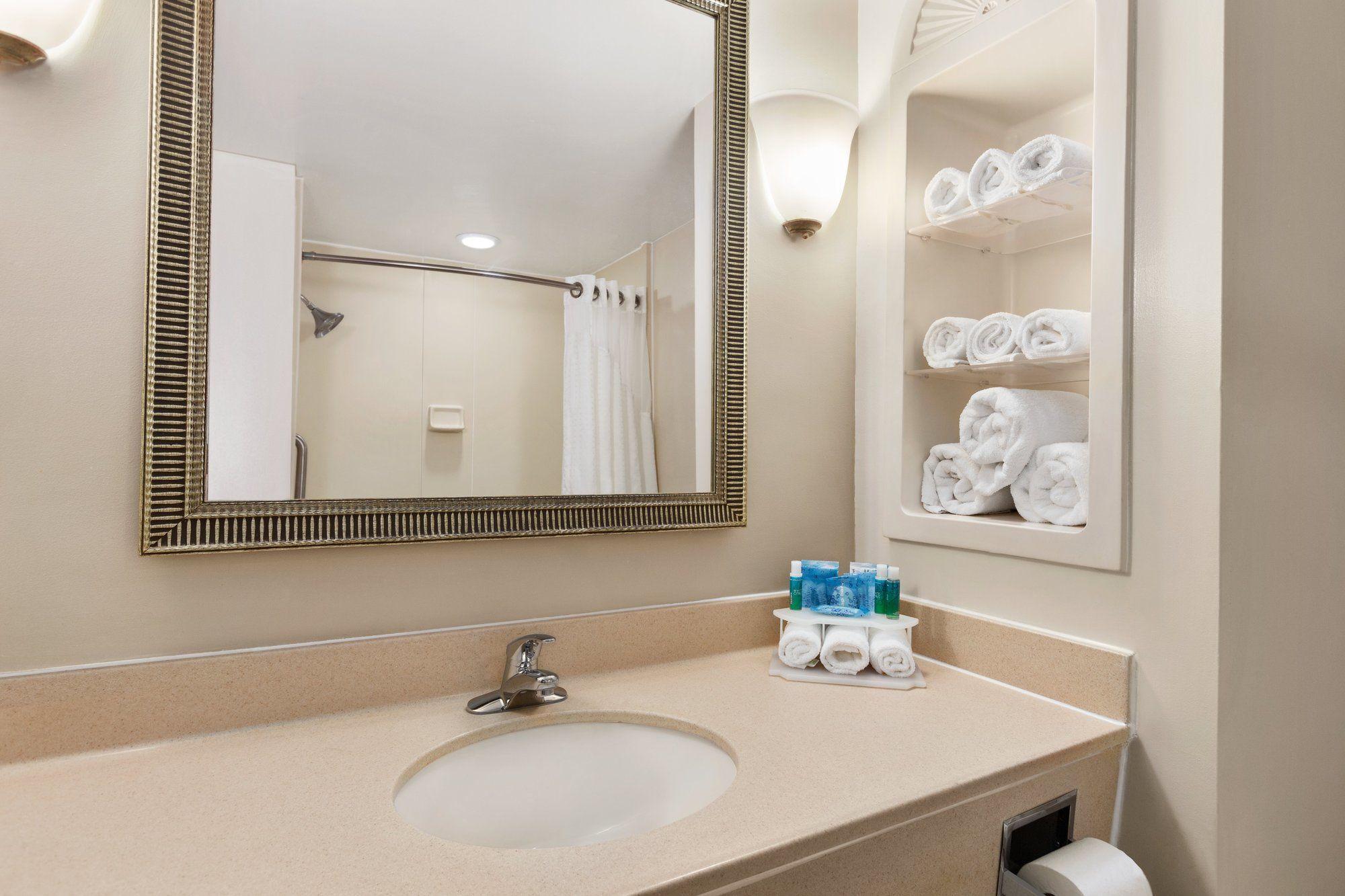 Holiday Inn Express & Suites Florence By Ihg Exterior photo