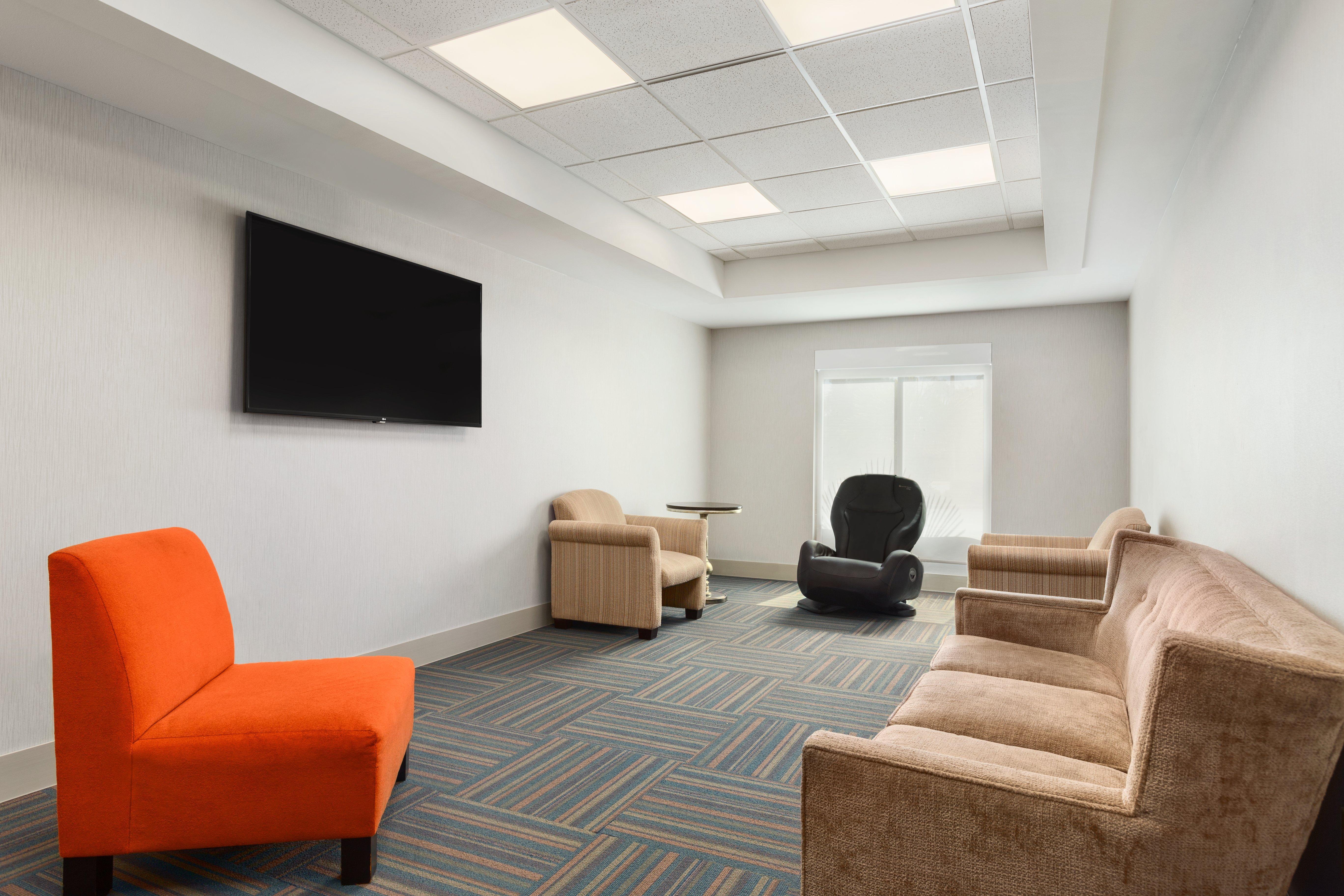 Holiday Inn Express & Suites Florence By Ihg Exterior photo