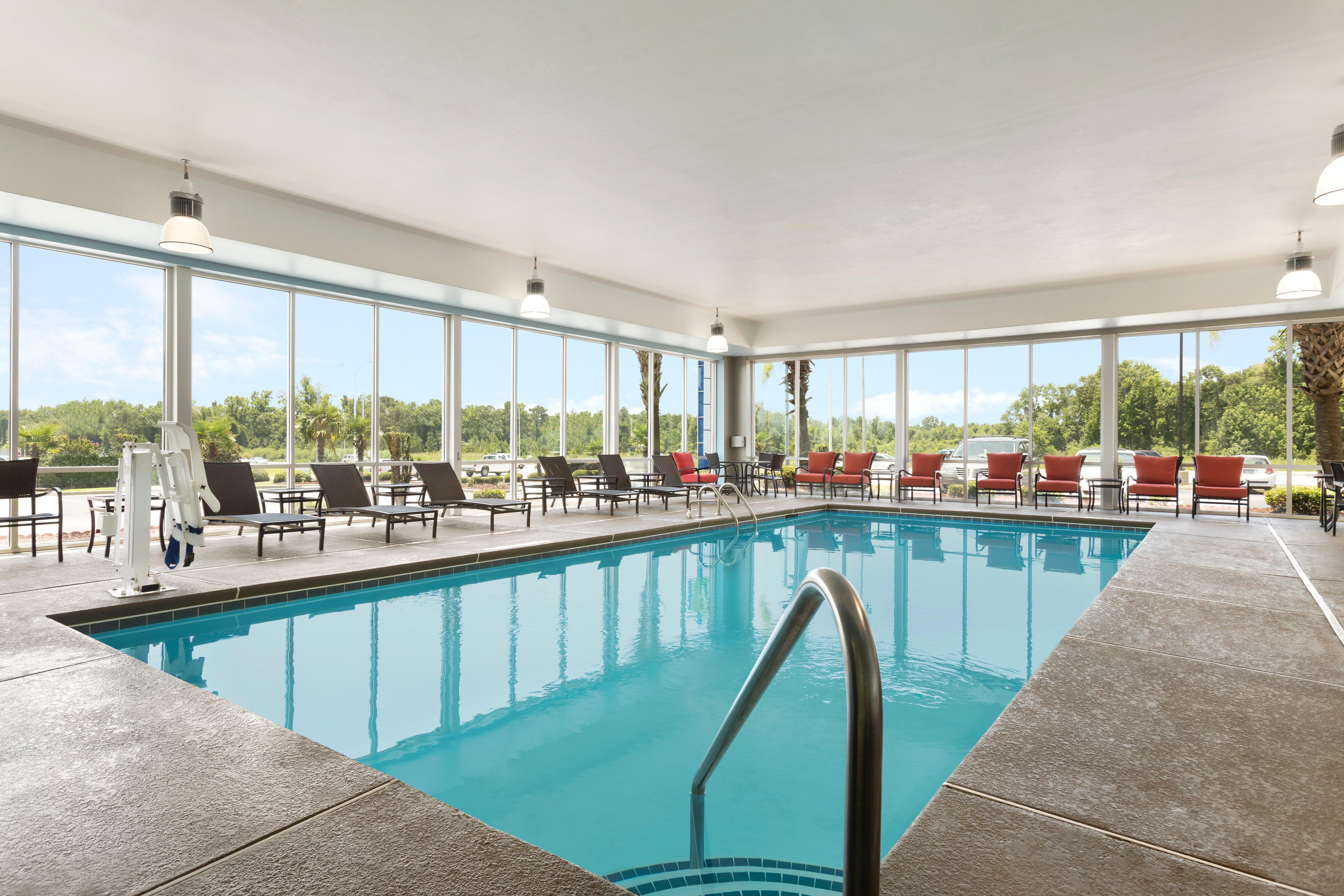 Holiday Inn Express & Suites Florence By Ihg Exterior photo
