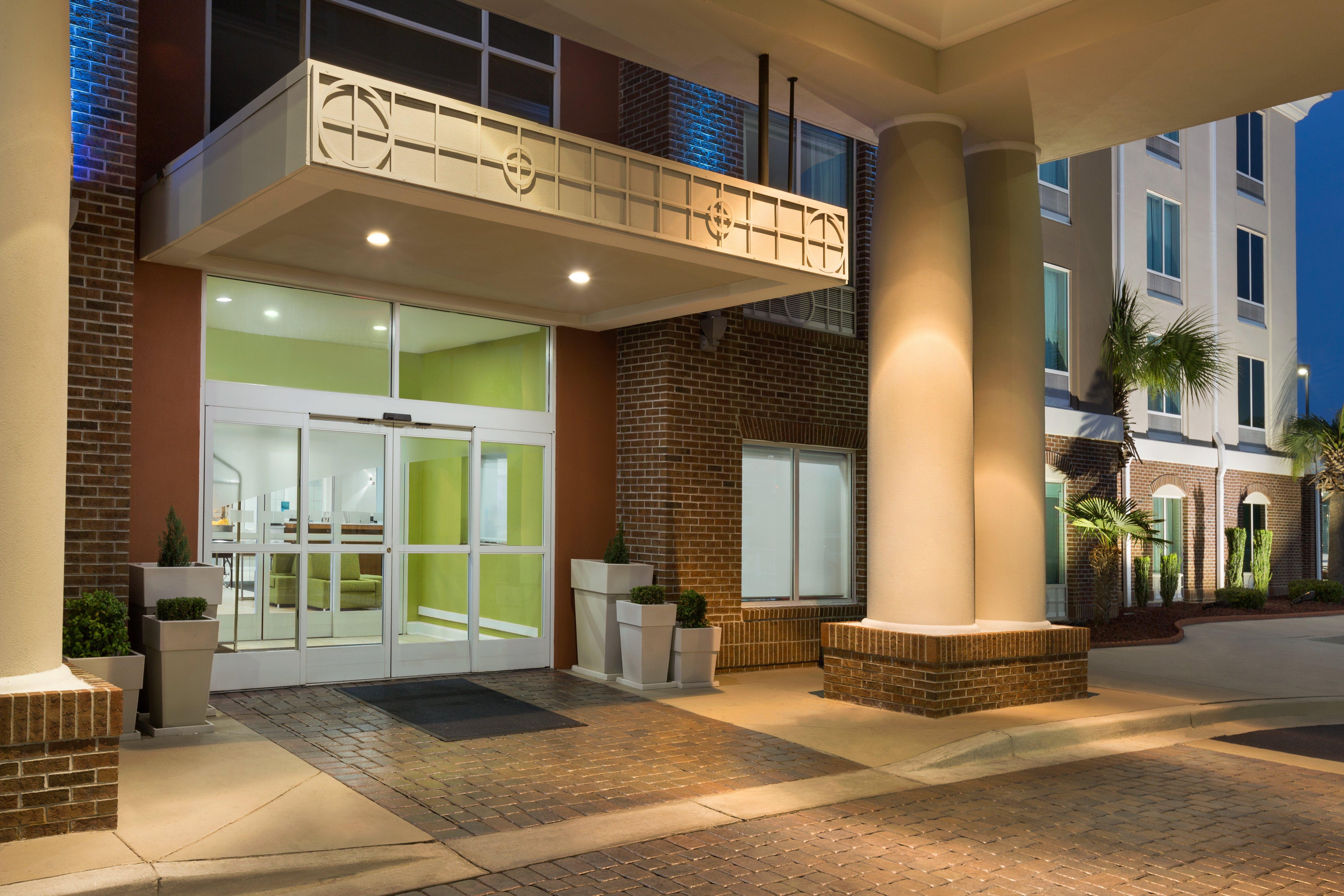 Holiday Inn Express & Suites Florence, An Ihg Hotel Exterior photo