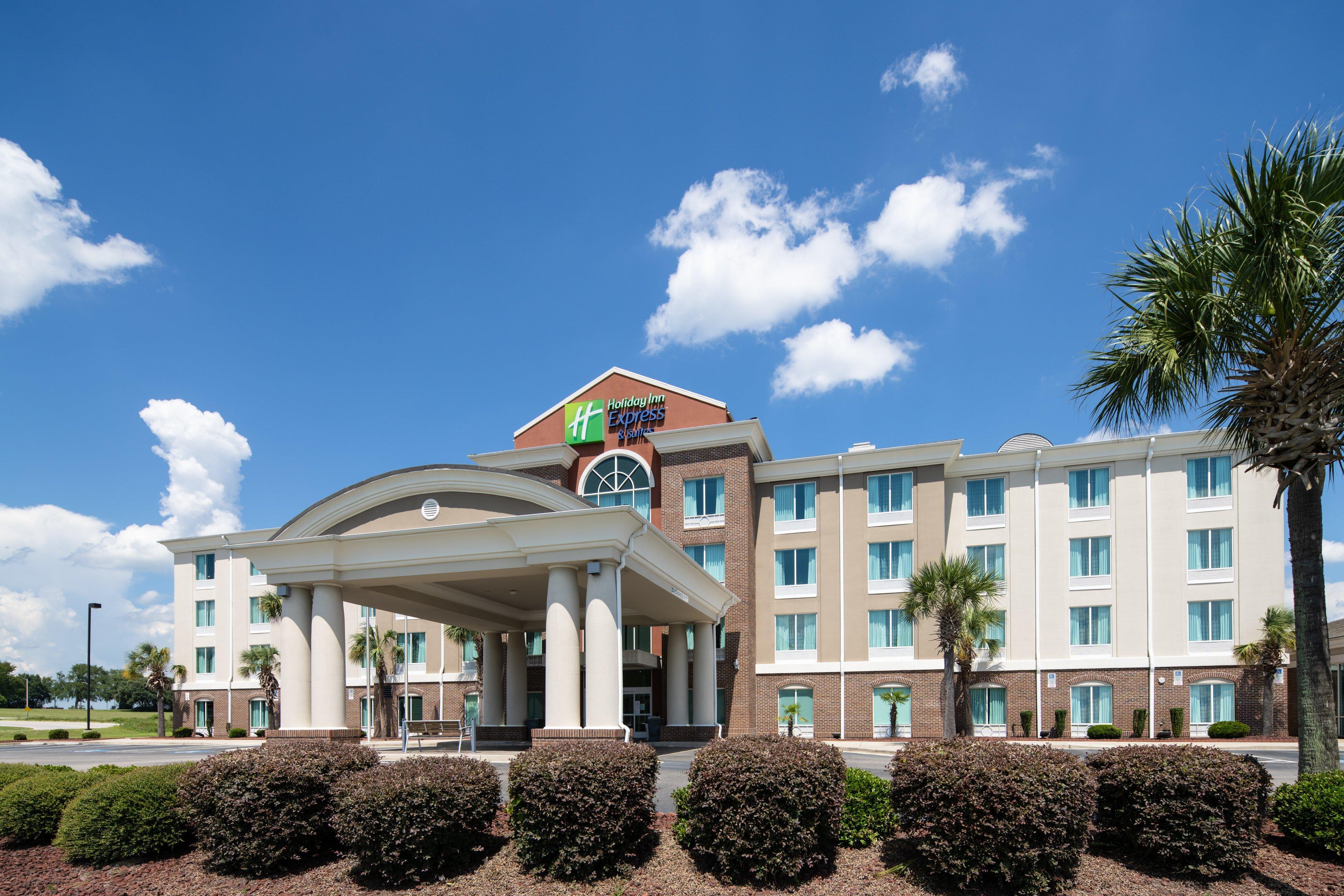 Holiday Inn Express & Suites Florence By Ihg Exterior photo